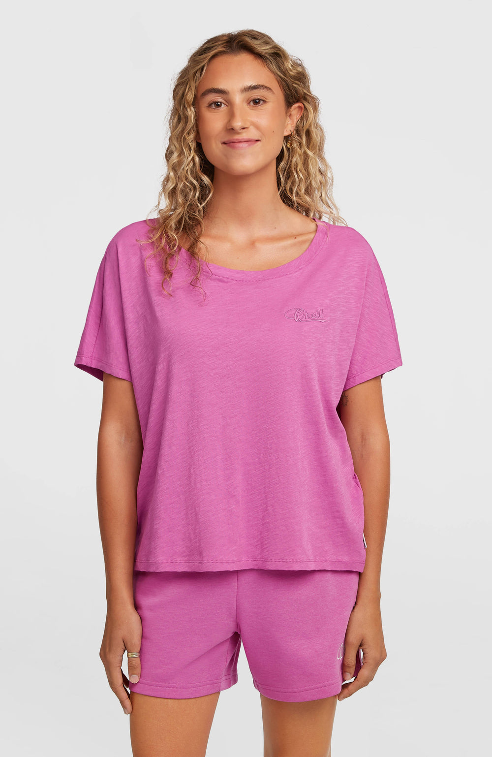 Essentials O'Neill Script Scoop Neck T-Shirt Women - Electric Fuschia
