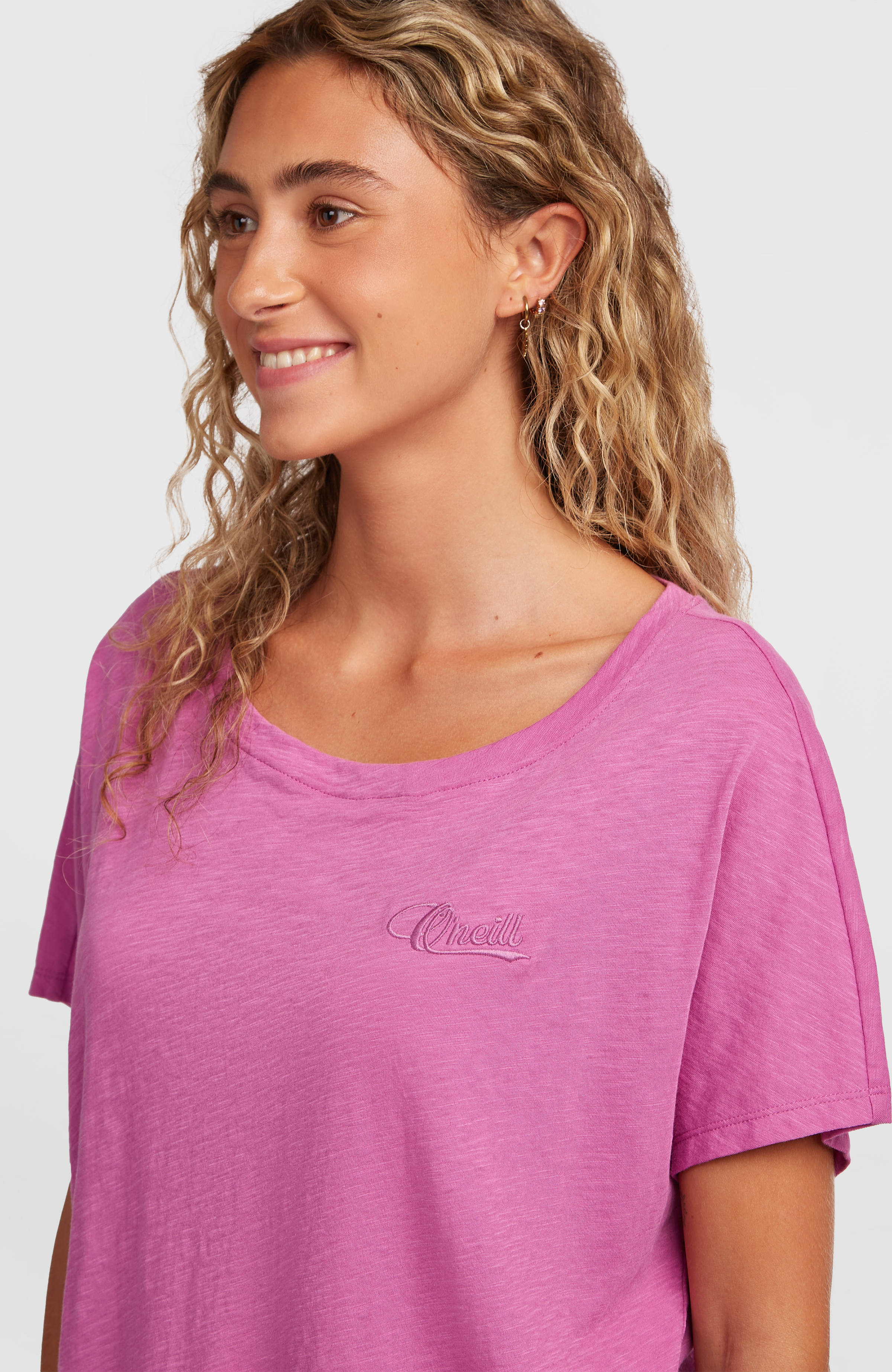 Essentials O'Neill Script Scoop Neck T-Shirt Women - Electric Fuschia