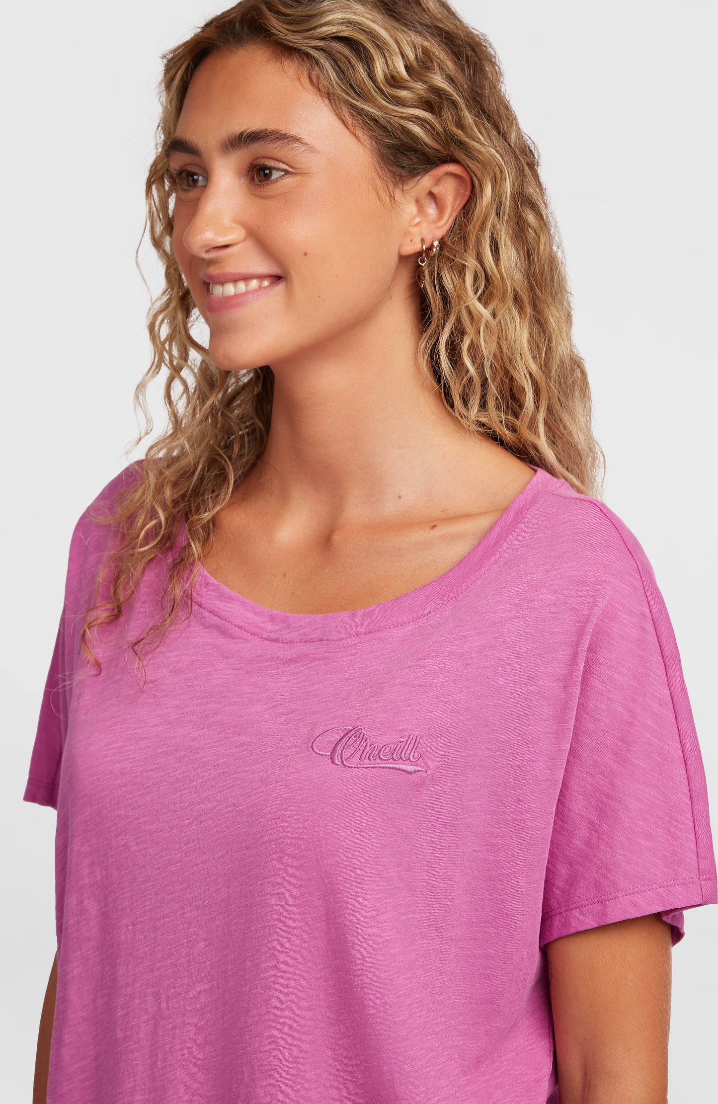 Essentials O'Neill Script Scoop Neck T-Shirt Women - Electric Fuschia