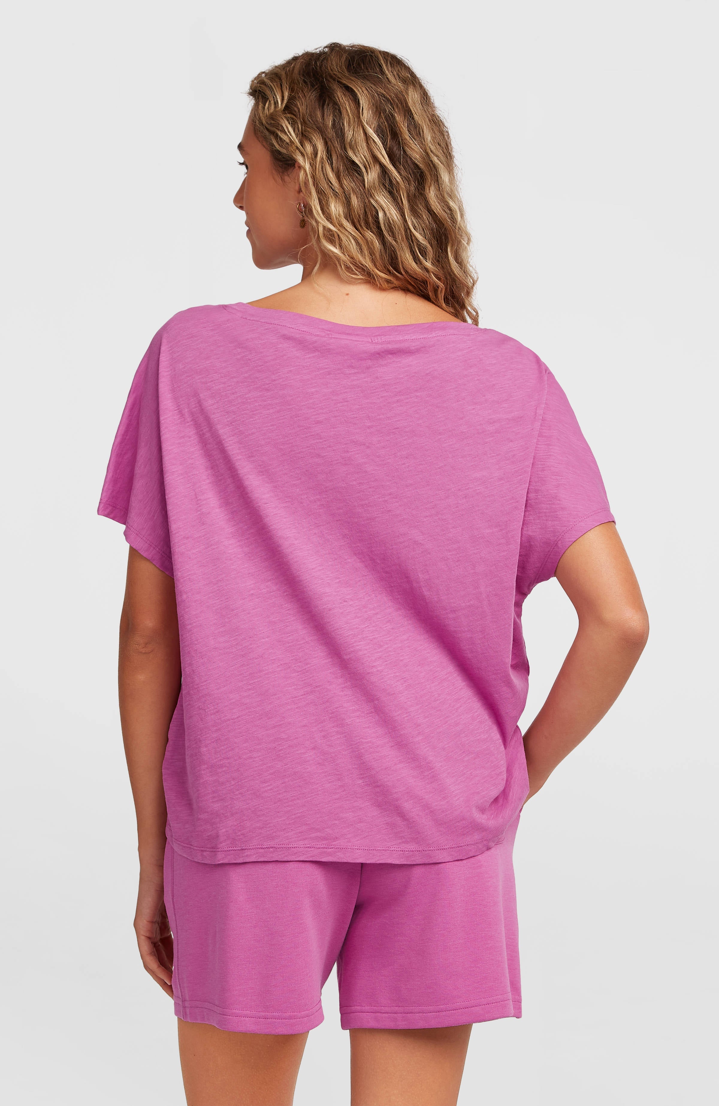 Essentials O'Neill Script Scoop Neck T-Shirt Women - Electric Fuschia
