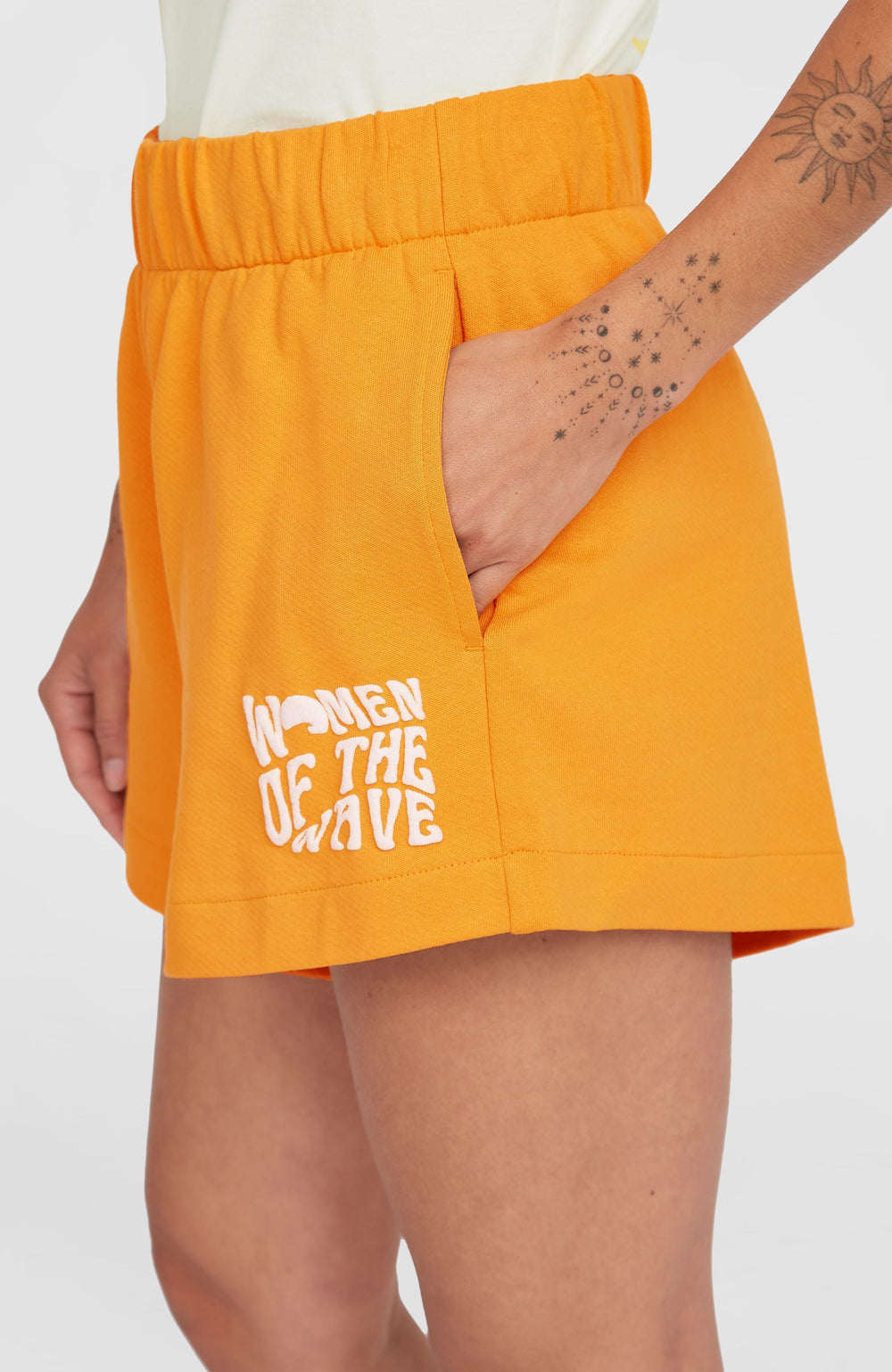 Women of the Wave Sweatshorts Women - Golden Honey