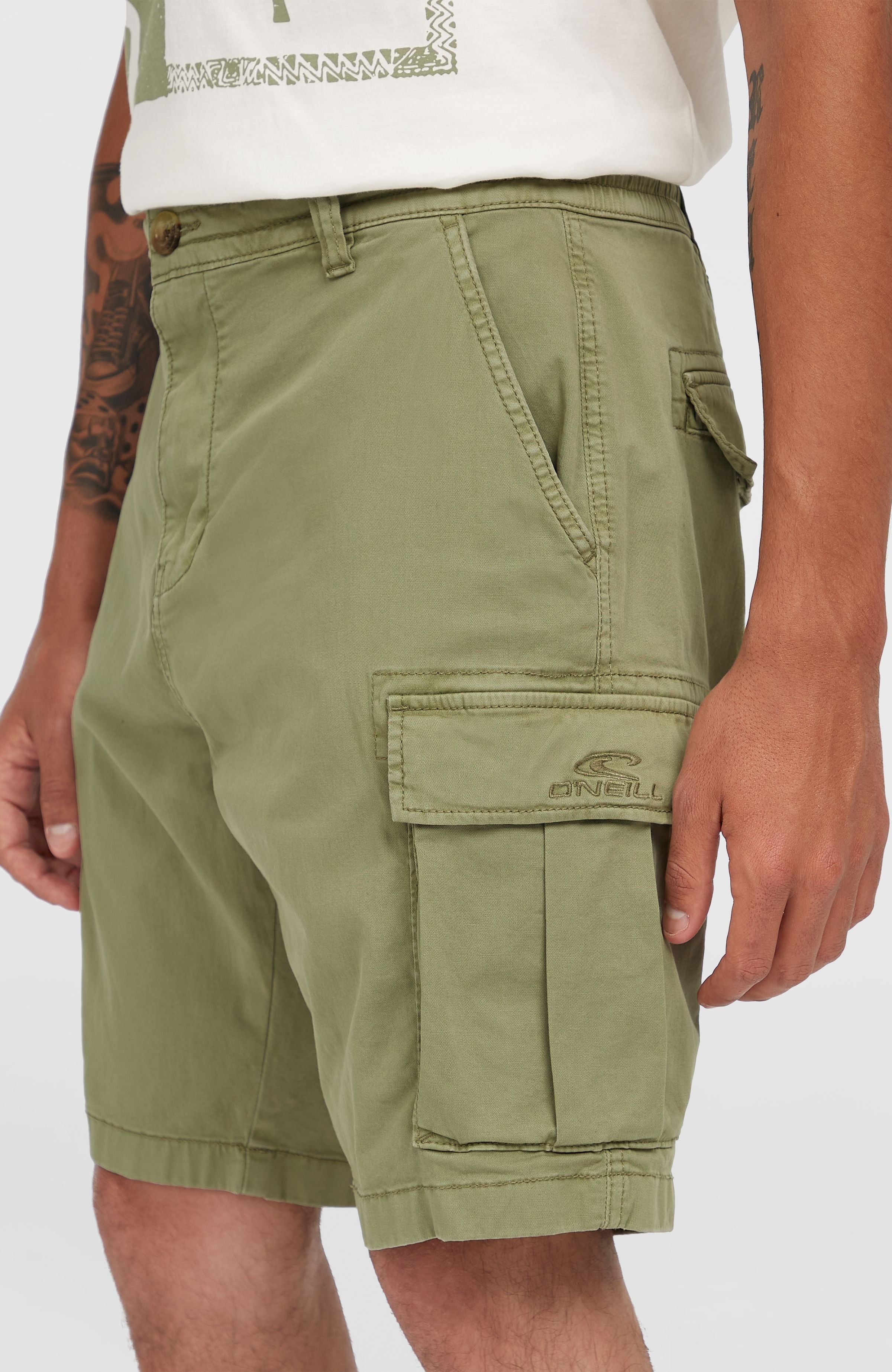 Essentials Cargo Shorts Men - Avery Fern